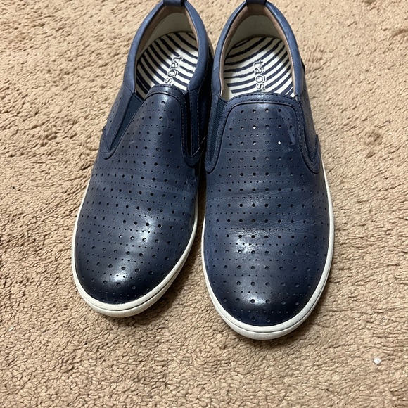 NWOT Taos Court Leather slip one - blue - Picture 2 of 3